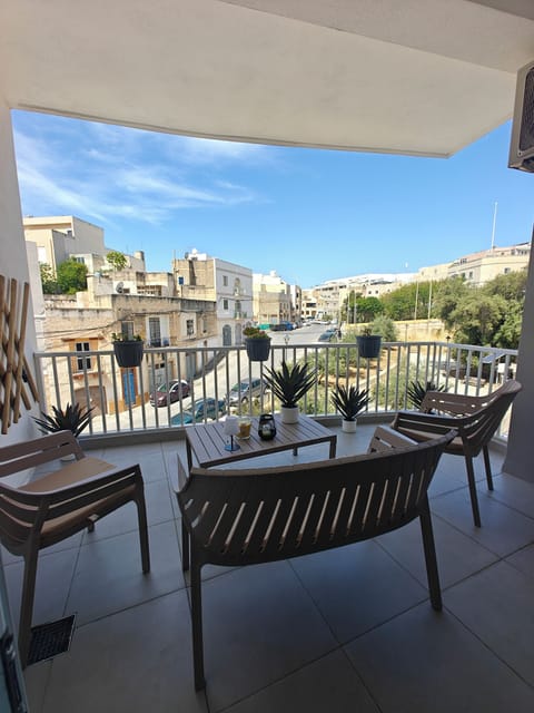 Apartment, 2 Bedrooms, City View | Outdoor dining