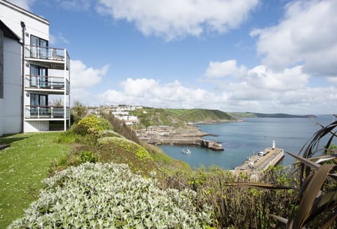 Just Breathe, Mevagissey: Positioned on the cliff edge above Mevagissey harbour