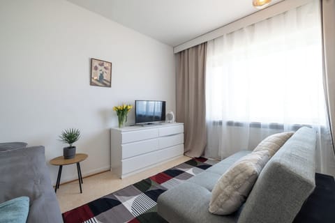 Classic Studio, 1 Queen Bed with Sofa bed, Kitchen | Living area | 30-inch Smart TV with cable channels