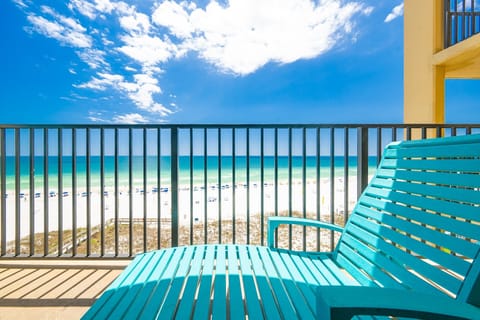Condo, 2 Bedrooms | Property grounds