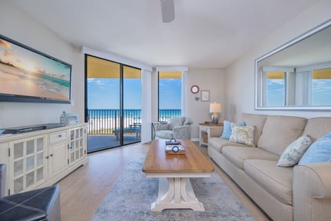 Condo, 2 Bedrooms | Living area