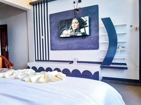 Standard Double Room | Desk, laptop workspace, free WiFi