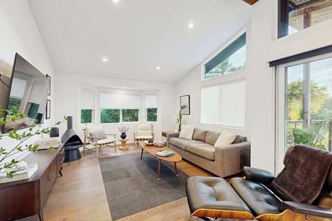 Sunlit living room with soaring ceilings and mid-century furnishings welcomes you after a day exploring Healdsburg's tasting rooms and boutiques.