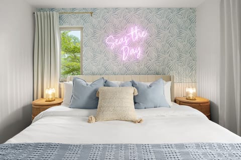 Wake Up and Seas the Day: King Bed, Luxury Linens, Dresser, Beach House Bliss