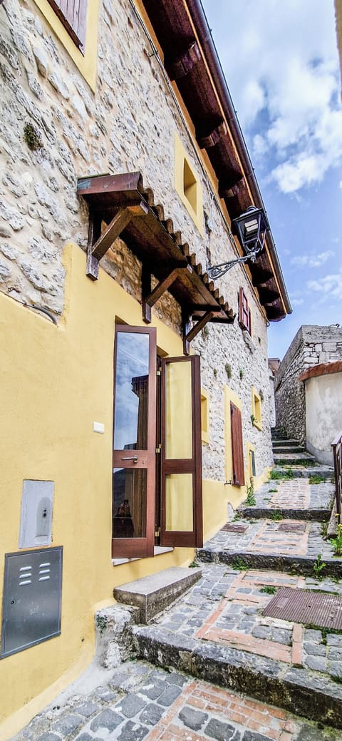 House | Exterior detail