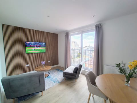 Superior Apartment, City View | Living area