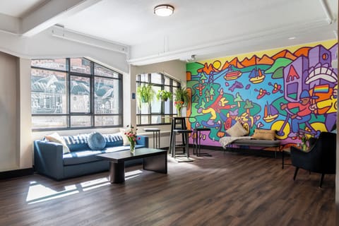 Lobby lounge
