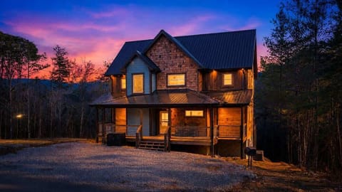 Cozy mountain cabin with wraparound porch and stunning sunset views