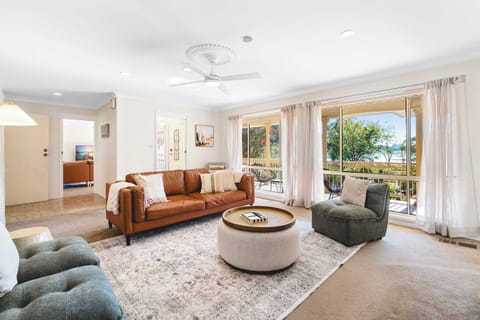 The Lakehaven | Serene Lakeside Entertainer
