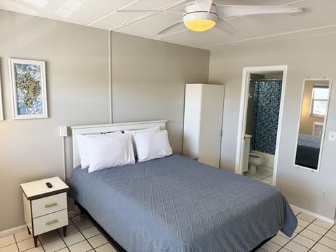 Venice Villas Upper Studio – Beach & Pool (7615)