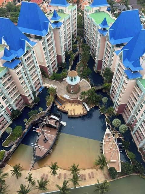 Room, 1 Bedroom, Accessible | Pool | Outdoor pool