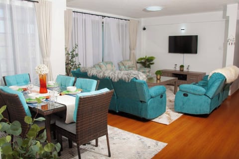 Deluxe Apartment | Dining