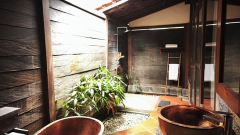 Luxury Room, 1 King Bed, Non Smoking, Ground Floor | Spa