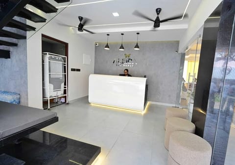 Deluxe Room | Lobby