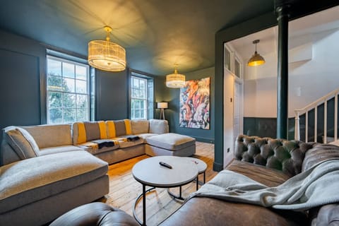 House | 6 bedrooms