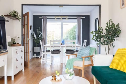 House | 4 bedrooms, high-speed internet