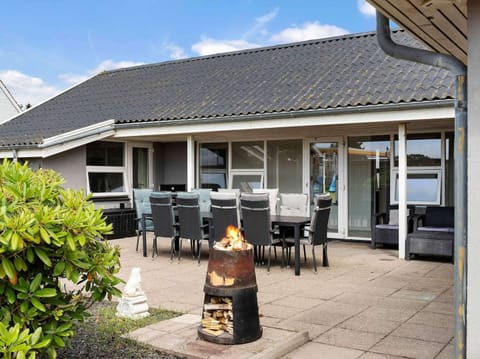 House | Outdoor dining
