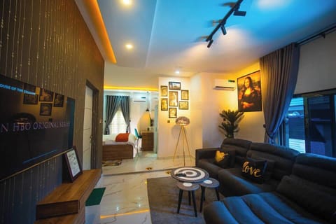 Family Room, Balcony, City View | Interior