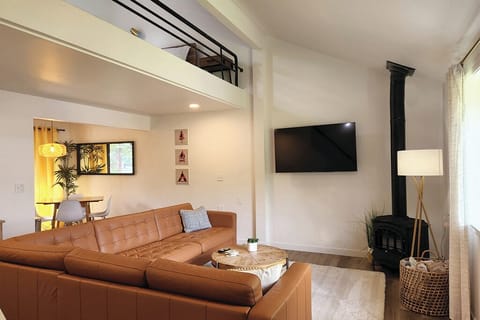 Spacious living room, with cable TV, and gas fireplace