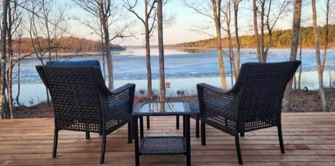 Cabin, 1 Bedroom, Balcony, Lake View | Terrace/patio
