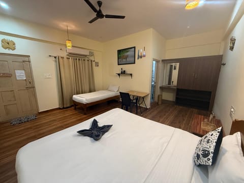 Deluxe Room, Air conditioning | Desk, laptop workspace, WiFi (free)