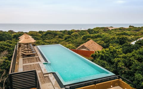Outdoor pool, pool umbrellas, sun loungers