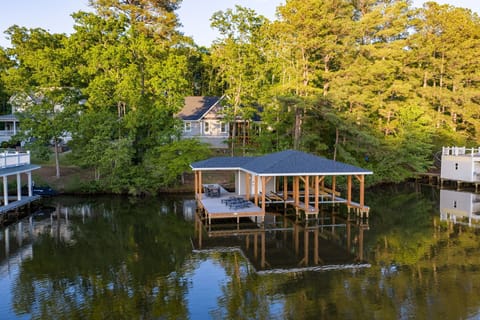 Peaceful lakefront home in Peete River Farm with beautiful water views.