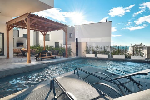 Villa with swimming pool