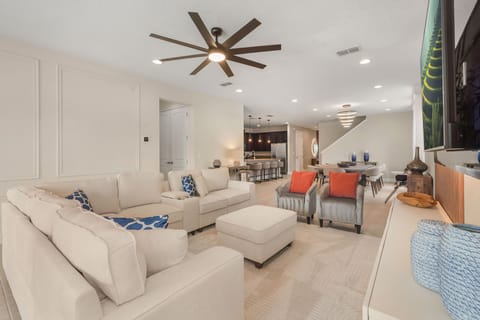 220 Clawson Wy (1).jpg