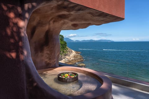 Panoramic Suite, Ocean View | Desk, laptop workspace, blackout drapes, soundproofing