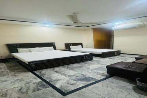 Triple Room | Iron/ironing board, free WiFi