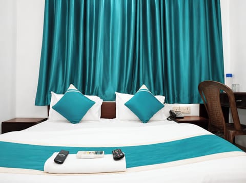 Executive Room, Air conditioning | Hypo-allergenic bedding, desk, soundproofing, free WiFi