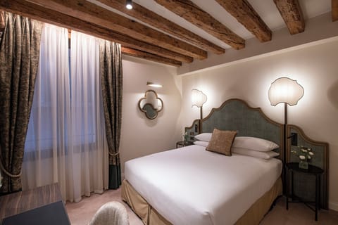 Double Room (Smart) | Minibar, in-room safe, blackout drapes, WiFi (free)