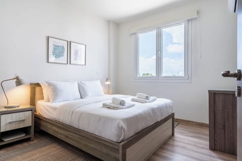 Apartment, Balcony, City View | Desk, iron/ironing board, WiFi (free)