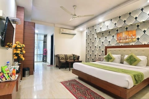 Deluxe Double or Twin Room | Desk, free WiFi