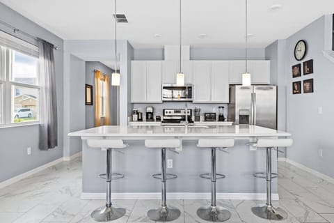 House | 4 bedrooms, high-speed internet