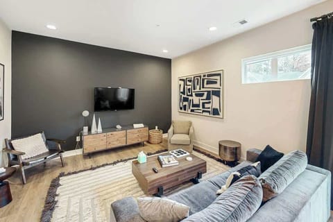 Chic decor and modern comfort await in this Nashville hideaway! Perfect for relaxation.