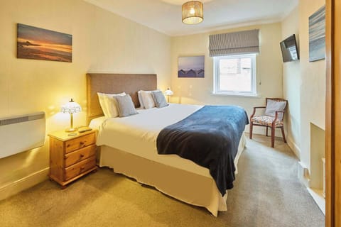 Puffin Cottage, Seahouses - Host & Stay 