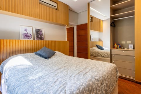 Deluxe House | Laptop workspace, blackout drapes, soundproofing, WiFi (free)