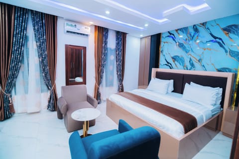 Superior Single Room | In-room safe, desk, WiFi (free)
