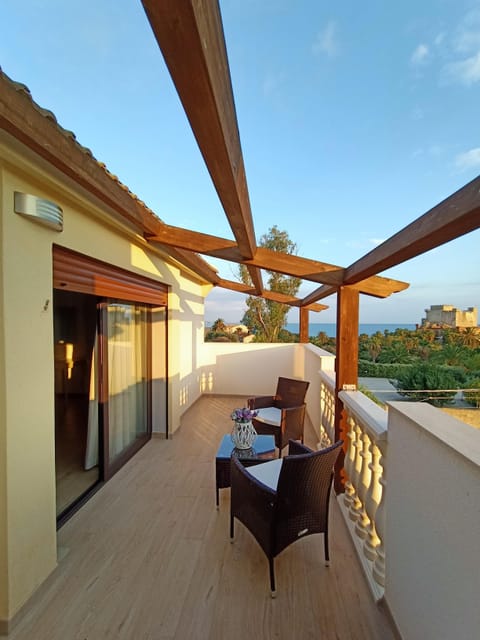 Luxury Room, 1 Queen Bed with Sofa bed, Sea View | Terrace/patio