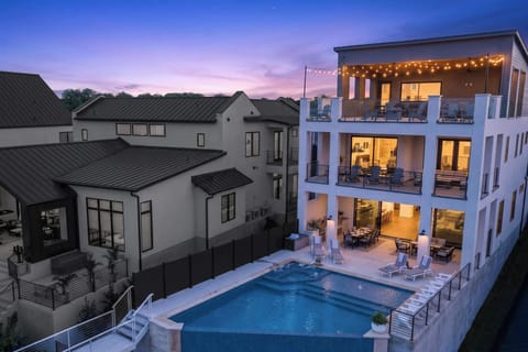 Reynolds Rooftop Retreat