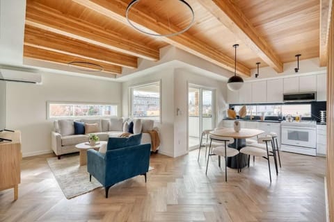 Deluxe Townhome, Patio | Living area