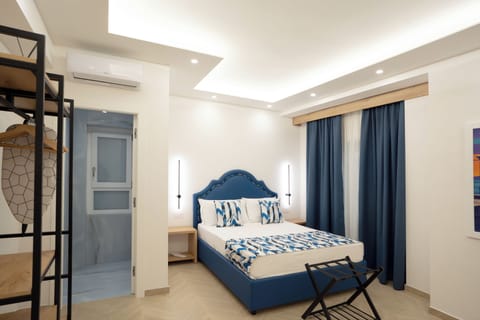 Classic Room, 1 Queen Bed | Egyptian cotton sheets, premium bedding, down comforters, minibar