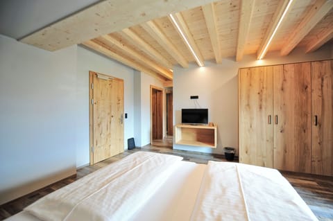Premium Quadruple Room | In-room safe, blackout drapes, WiFi (free), bed sheets