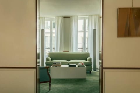 Deluxe Apartment, City View | Living area