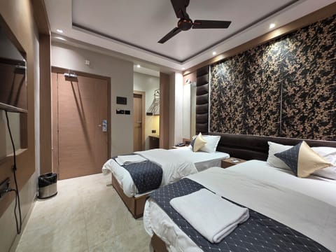 WiFi (free), bed sheets