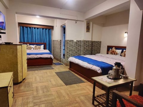 Deluxe Quadruple Room | Desk, free WiFi