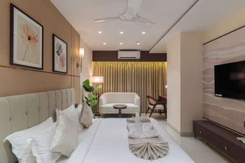 Premium Room, City View | In-room safe, desk, laptop workspace, soundproofing