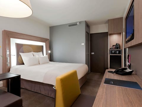 Executive Room, 1 Double Bed (Paris View) | In-room safe, desk, blackout drapes, soundproofing
